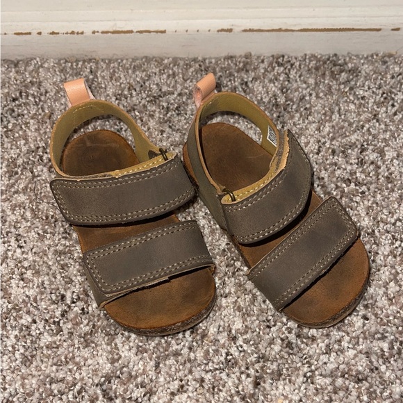 🍭BUNDLE - 2 Infant sandals in size 5C - Picture 2 of 8